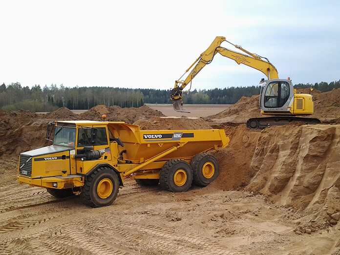 Bild på dumper och grävmaskin.